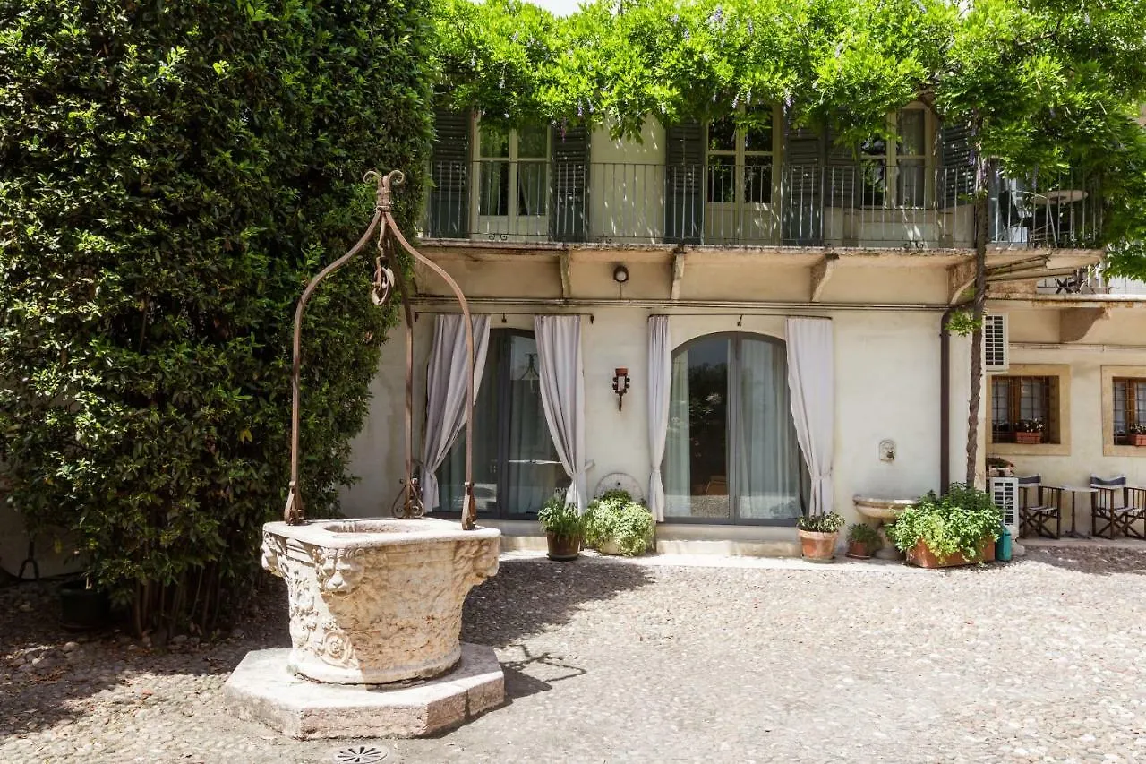 Palazzo Fracastoro contacts